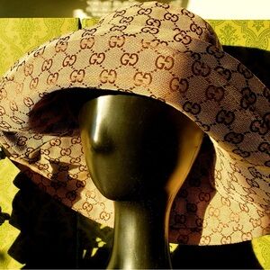 Gucci GG Bucket Hat Monogram Beige Tan Canvas w Wide Large Brim Jacquard Beach